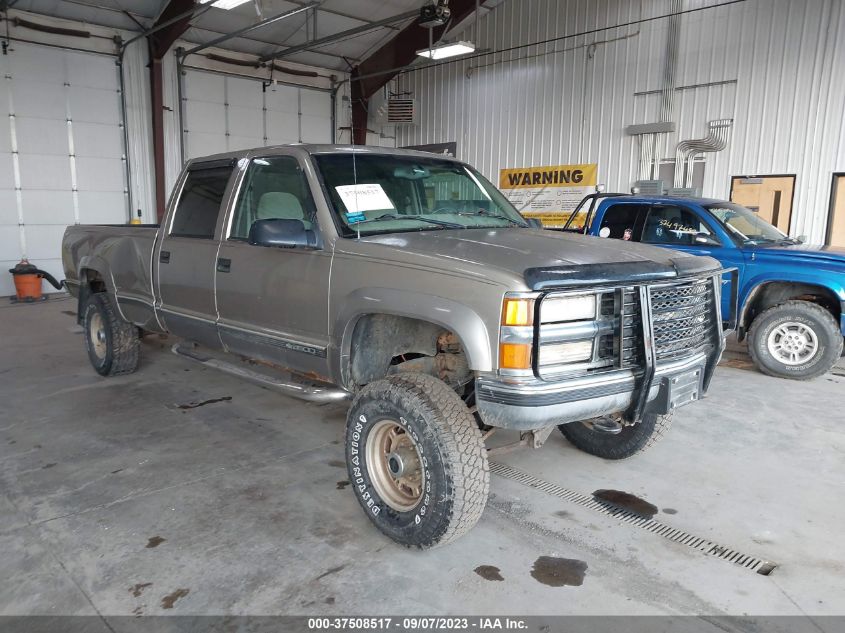 CHEVROLET C/K 3500 CREW CAB 1999. Lot# 37508517. VIN 1GCHK33J2XF046603. Photo 1